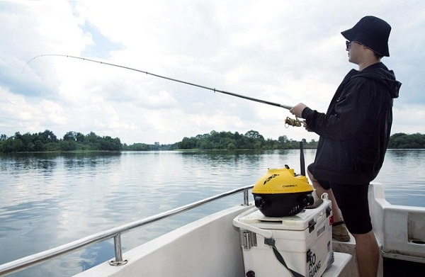 Надводный дрон-эхолот Chasing F1 Fish Finder
