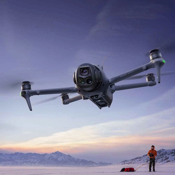 Квадрокоптер DJI Mavic 4 Pro Fly More Combo (DJI RC 2)